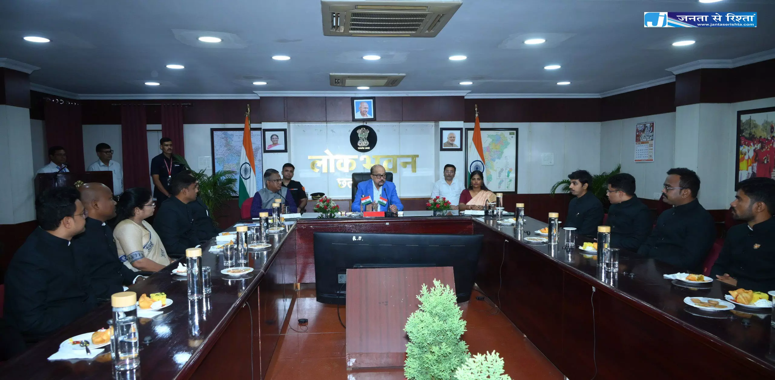 राज्यपाल डेका से राज्य वन सेवा 2023 बैच के प्रशिक्षु अधिकारियों ने की मुलाकात राज्यपाल डेका से राज्य वन सेवा 2023 बैच के प्रशिक्षु अधिकारियों ने की मुलाकात