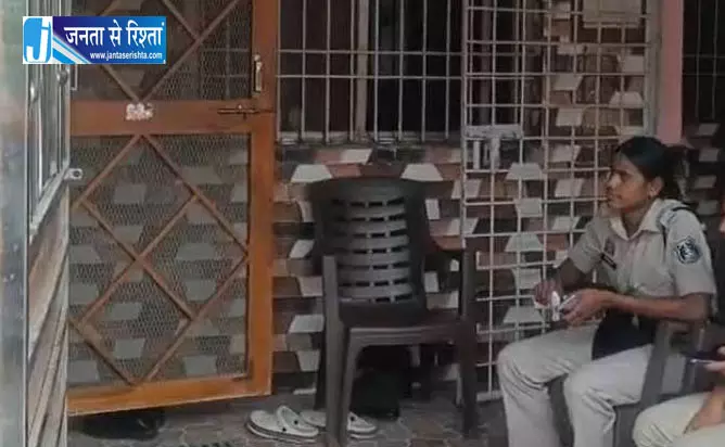 ACB-EOW ने बलौदाबाजार में मारी रेड, शराब कारोबारी से पूछताछ जारी ACB-EOW ने बलौदाबाजार में मारी रेड, शराब कारोबारी से पूछताछ जारी