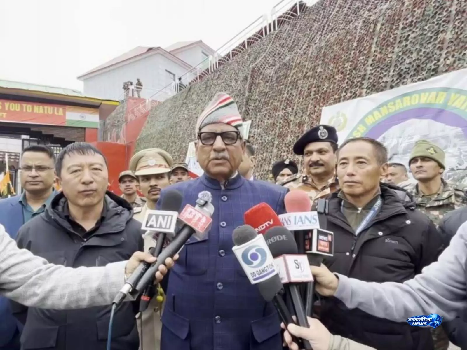 तीर्थयात्रियों के पहले जत्थे के नाथू ला दर्रे से China में प्रवेश के साथ ही कैलाश मानसरोवर यात्रा शुरू तीर्थयात्रियों के पहले जत्थे के नाथू ला दर्रे से China में प्रवेश के साथ ही कैलाश मानसरोवर यात्रा शुरू