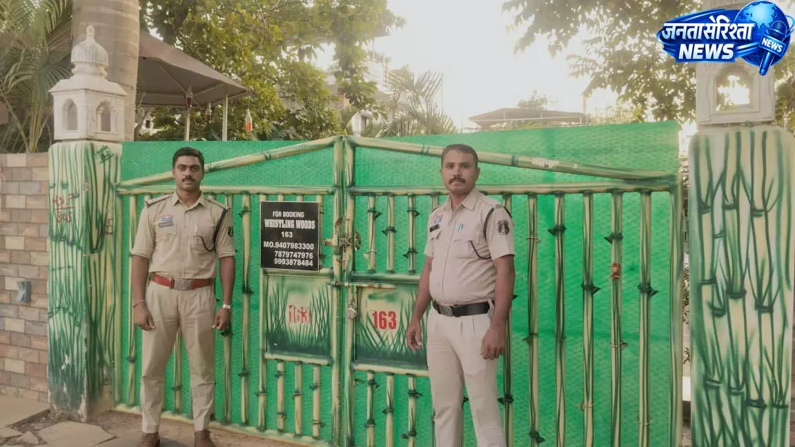 युवती की मौत मामले में 3 आरोपी गिरफ्तार, रिसोर्ट सील, पुलिस ने की सख्त कार्रवाई युवती की मौत मामले में 3 आरोपी गिरफ्तार, रिसोर्ट सील, पुलिस ने की सख्त कार्रवाई