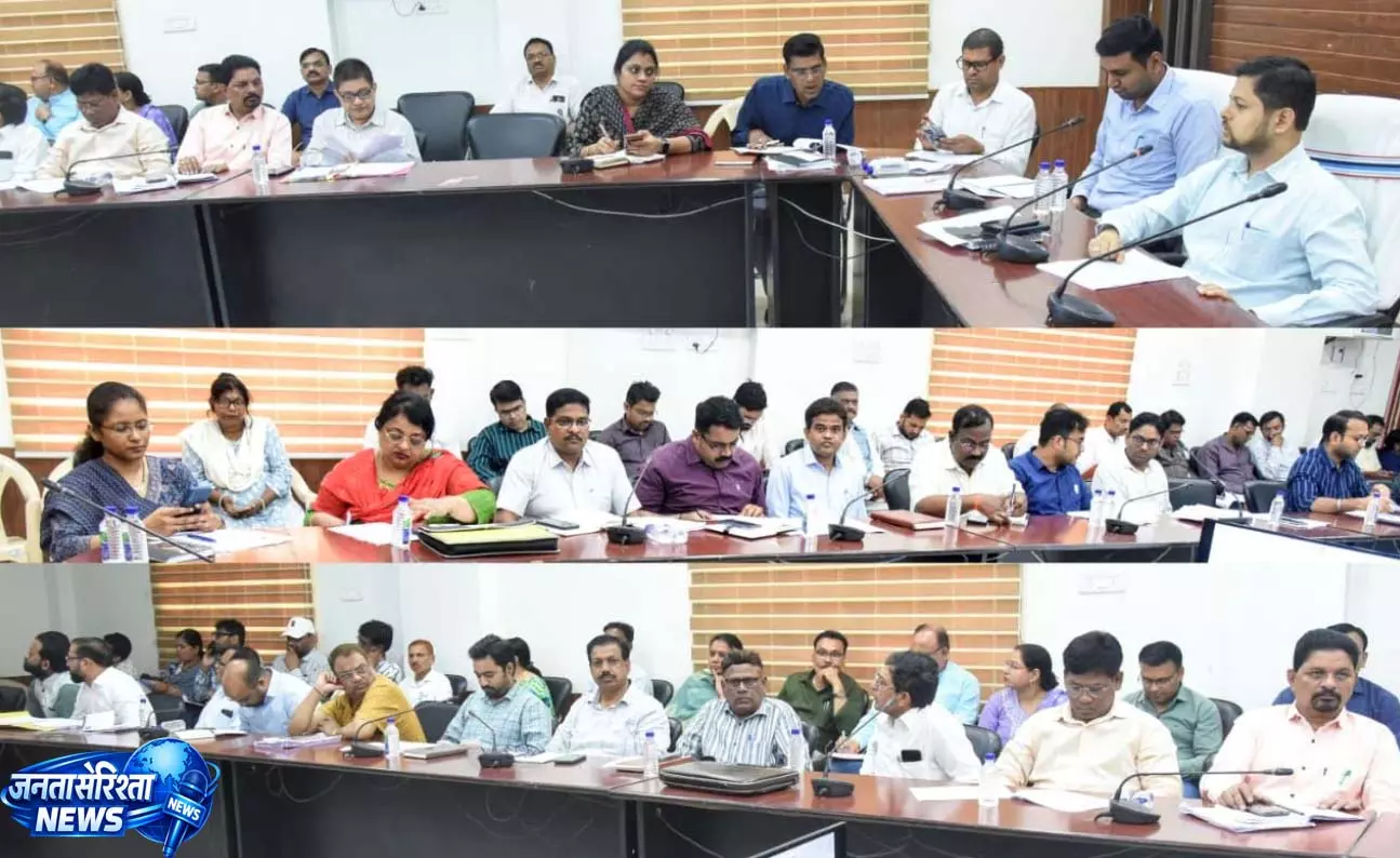 दुर्ग कलेक्टर ने अधिकारियों की समीक्षा बैठक ली दुर्ग कलेक्टर ने अधिकारियों की समीक्षा बैठक ली