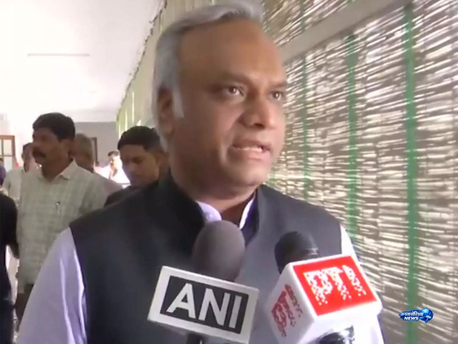IAF के NEET रीटेस्ट पेपर पहुँचाने पर प्रियांक खड़गे ने केंद्र की 