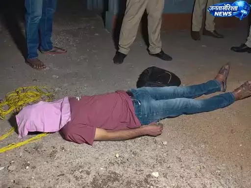 CG: कॉलेज छात्र ने फांसी लगाकर की आत्महत्या, बंद स्कूल परिसर में मिली लाश CG: कॉलेज छात्र ने फांसी लगाकर की आत्महत्या, बंद स्कूल परिसर में मिली लाश