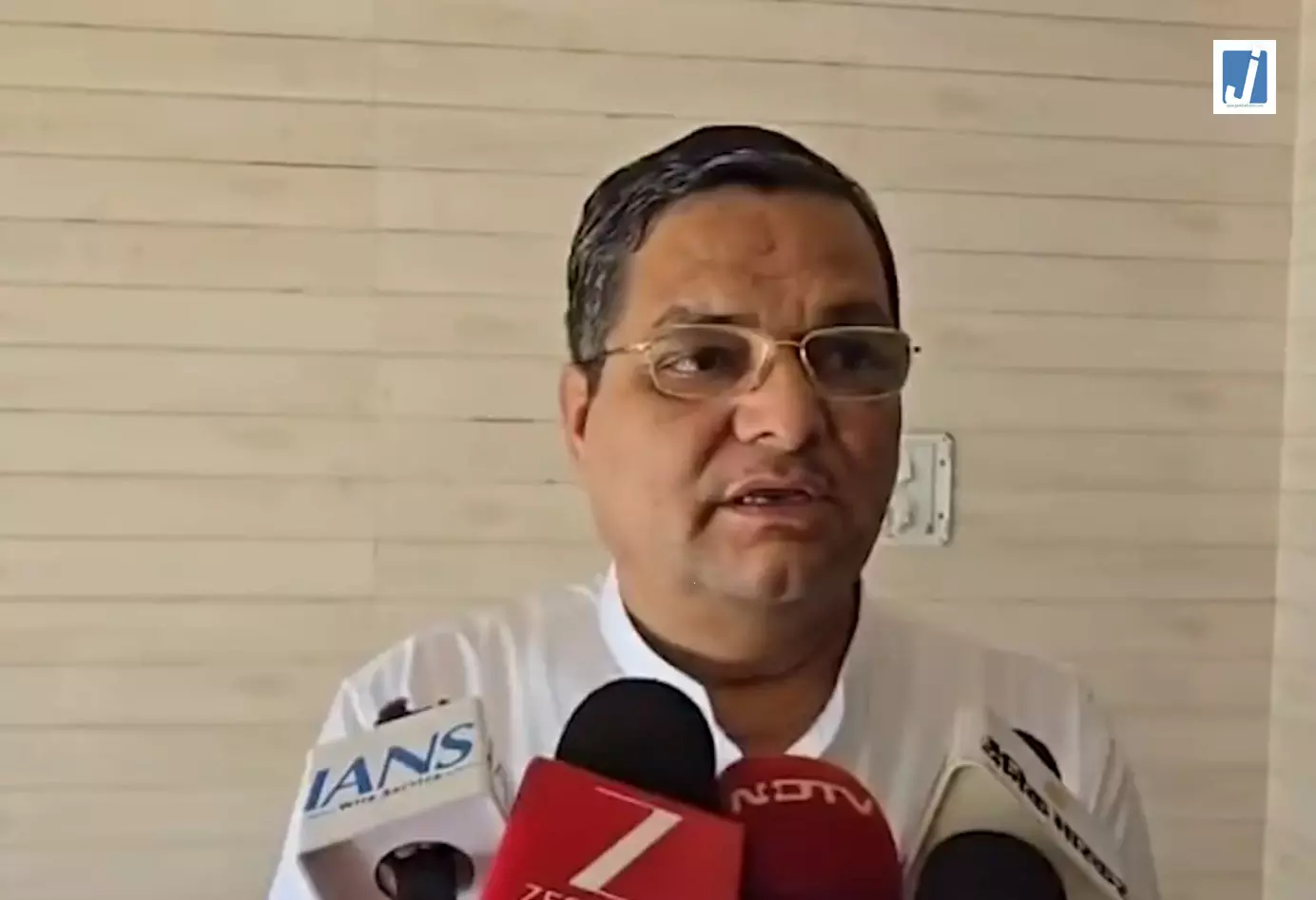 ‘ऑपरेशन क्लीन’ के नोटिस पर विवाद, पूर्व सरपंच बोले- ‘ऑपरेशन क्लीन’ के नोटिस पर विवाद, पूर्व सरपंच बोले-