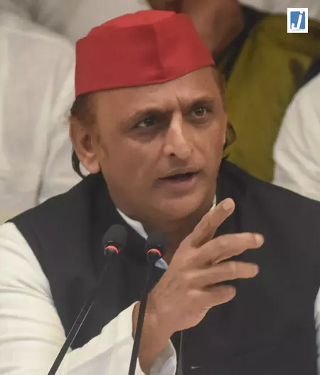 अखिलेश का भाजपा पर हमला बोले- सफाई के नाम पर हुआ हजारों करोड़ का घोटाला अखिलेश का भाजपा पर हमला बोले- सफाई के नाम पर हुआ हजारों करोड़ का घोटाला