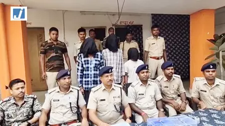 मुखिया पर फायरिंग मामले में तीन आरोपी गिरफ्तार, हथियार और बोलेरो जब्त मुखिया पर फायरिंग मामले में तीन आरोपी गिरफ्तार, हथियार और बोलेरो जब्त