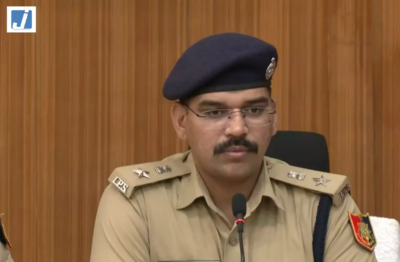 चंडीगढ़ सेक्टर-11 कैशियर हत्याकांड में बड़ी कार्रवाई, जम्मू के तीन आरोपी गिरफ्तार चंडीगढ़ सेक्टर-11 कैशियर हत्याकांड में बड़ी कार्रवाई, जम्मू के तीन आरोपी गिरफ्तार