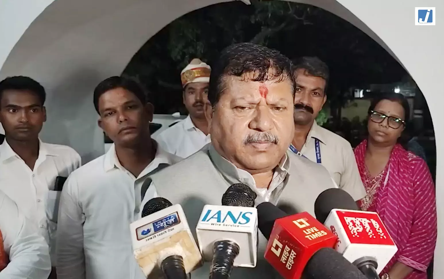 मंत्री के बयान पर सियासी हलचल, राकेश राठौर बोले— “सच सामने आ जाएगा” मंत्री के बयान पर सियासी हलचल, राकेश राठौर बोले— “सच सामने आ जाएगा”