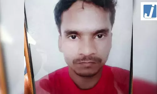 OMG! फ्रूटी पीने के कुछ ही समय बाद उल्टियां फिर पेट में तेज दर्द, ऐसा परिवार का आरोप OMG! फ्रूटी पीने के कुछ ही समय बाद उल्टियां फिर पेट में तेज दर्द, ऐसा परिवार का आरोप