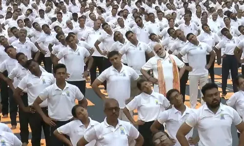कोलकाता में PM Modi का संबोधन: योग से स्वस्थ जीवन और मानसिक मजबूती पर दिया जोर कोलकाता में PM Modi का संबोधन: योग से स्वस्थ जीवन और मानसिक मजबूती पर दिया जोर