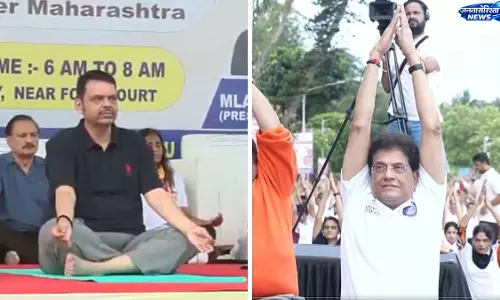 मुंबई में अंतरराष्ट्रीय योग दिवस पर भव्य आयोजन, CM ने जुहू चौपाटी पर किया योगाभ्यास