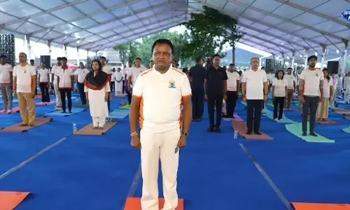 युवाओं से सोशल मीडिया कम करने और योग अपनाने का आग्रह : CM