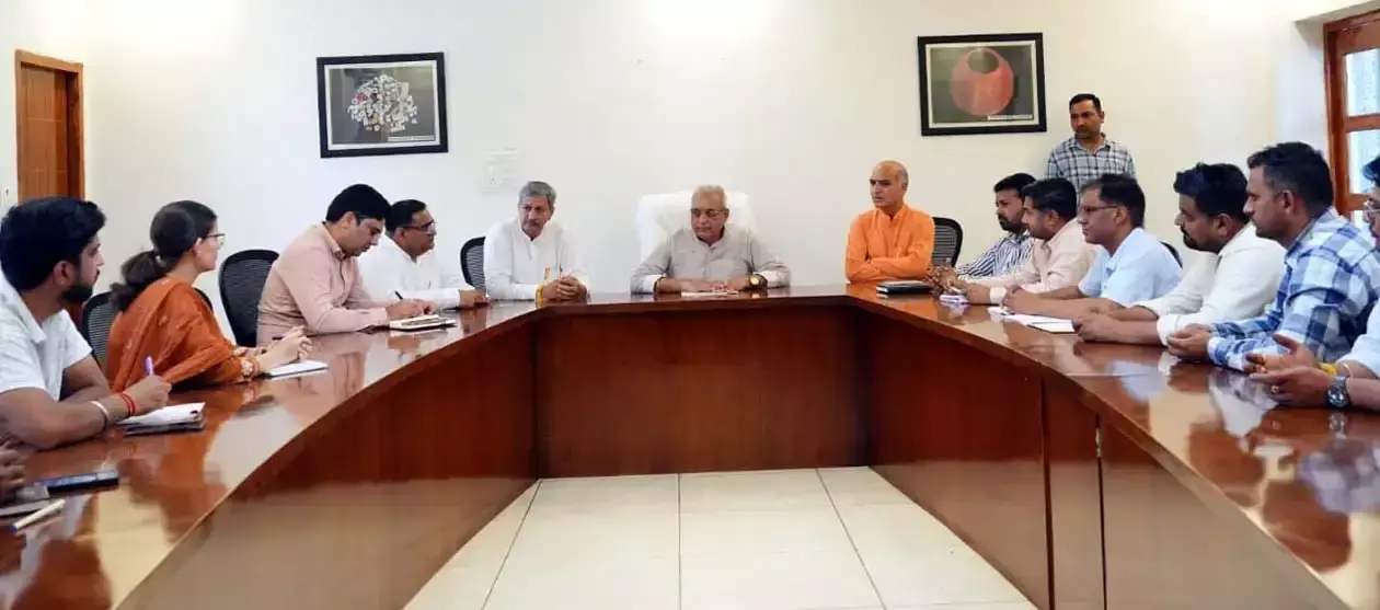 Hisar: अधिकारियों को जनसमस्याओं के त्वरित समाधान के निर्देश