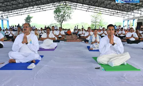 सांसद बृजमोहन अग्रवाल ने बलौदाबाजार में किया योग सांसद बृजमोहन अग्रवाल ने बलौदाबाजार में किया योग