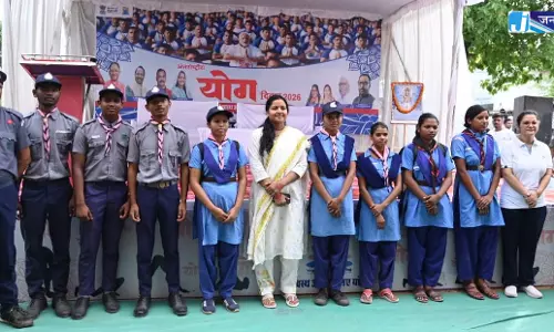 अंतर्राष्ट्रीय योग दिवस पर बलरामपुर में हजारों लोगों ने किया सामूहिक योगाभ्यास
