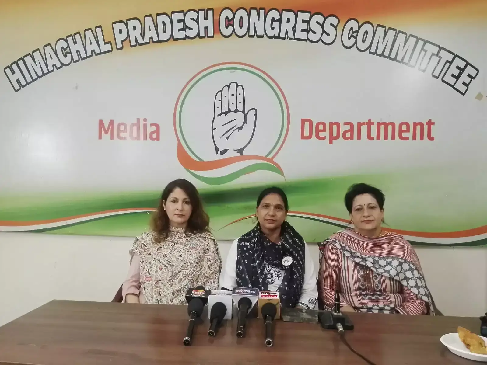 Shimla: महिला कांग्रेस ने किशाऊ बांध समझौते का स्वागत किया Shimla: महिला कांग्रेस ने किशाऊ बांध समझौते का स्वागत किया