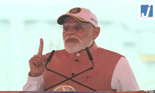 प्रधानमंत्री मोदी ने नौसेना को सौंपे तीन स्वदेशी युद्धपोत