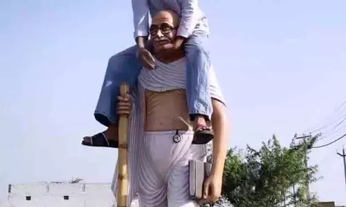 Nuh गांधीजी की मूर्ति पर चढ़े युवकों की तलाश में पुलिस