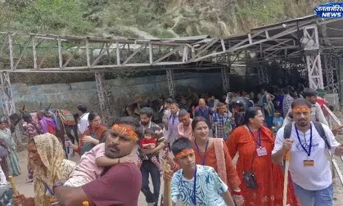 Jammu : वैष्णो देवी यात्रा में उमड़ी भारी भीड़ रोज़ 40 से 45 हजार पहुंच रहे