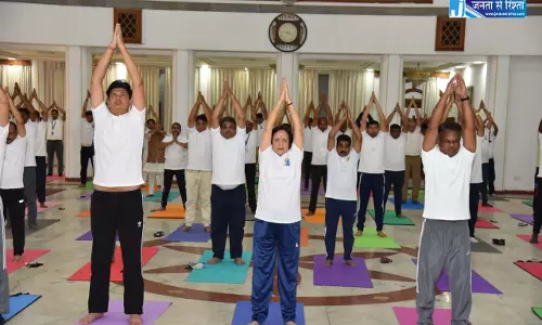 अंतर्राष्ट्रीय योग दिवस पर लोकभवन में किया गया योगाभ्यास