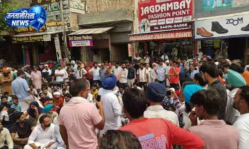 Sirsa में चालान अभियान के खिलाफ लोगों का विरोध Sirsa में चालान अभियान के खिलाफ लोगों का विरोध