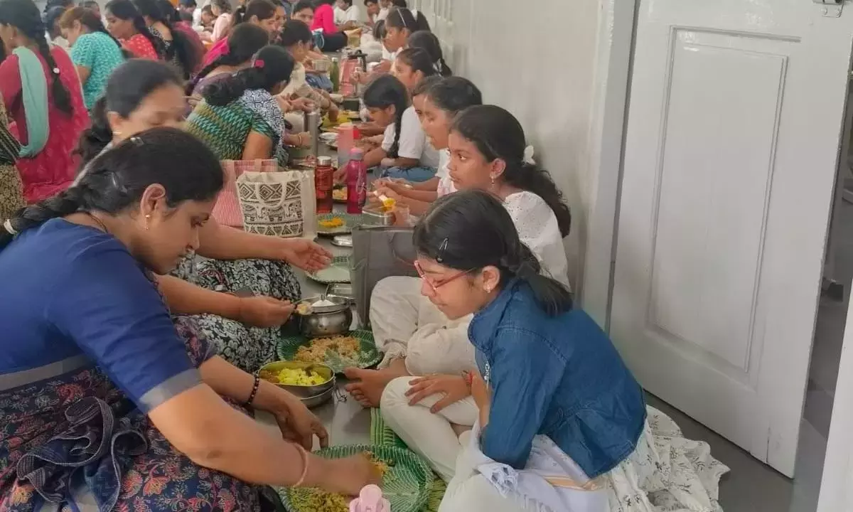 Telangana: खाद्य संस्कृति पर अंकुश लगाने के लिए मातृ हस्त भोजनम का आयोजन किया