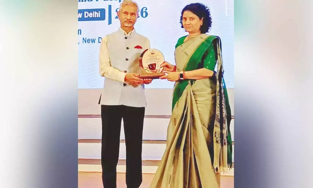 Andhra: पासपोर्ट वेरिफिकेशन के लिए AP पुलिस को नेशनल अवॉर्ड मिला Andhra: पासपोर्ट वेरिफिकेशन के लिए AP पुलिस को नेशनल अवॉर्ड मिला