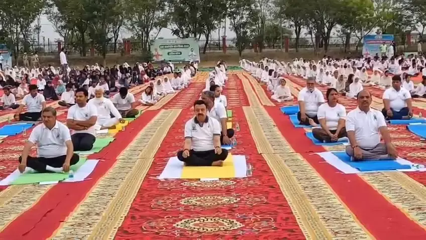 Nuh: राव नरबीर ने नियमित योग अपनाने की अपील की Nuh: राव नरबीर ने नियमित योग अपनाने की अपील की