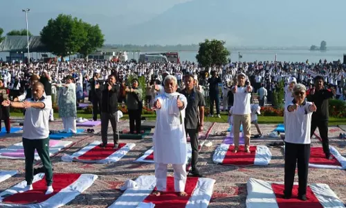 Srinagar: उपराज्यपाल मनोज सिन्हा ने योग को जीवनशैली बनाने की सलाह दी Srinagar: उपराज्यपाल मनोज सिन्हा ने योग को जीवनशैली बनाने की सलाह दी