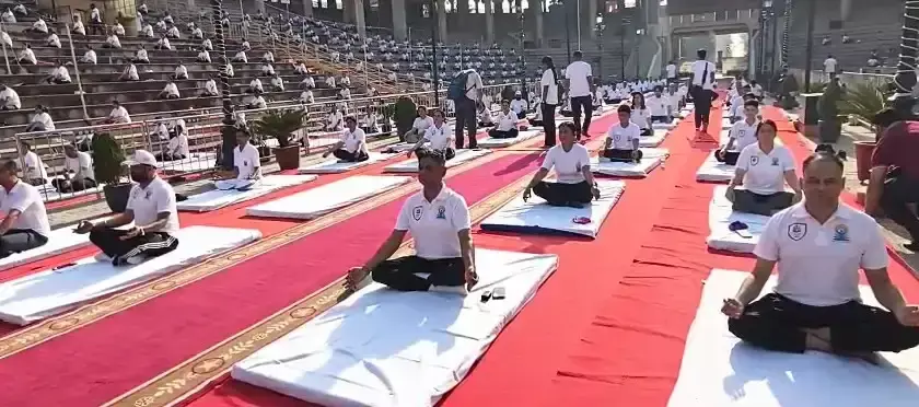 Amritsar: बीएसएफ ने सीमा से देश को दिया स्वास्थ्य और योग का संदेश Amritsar: बीएसएफ ने सीमा से देश को दिया स्वास्थ्य और योग का संदेश