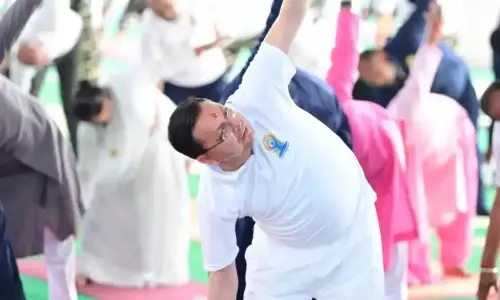 Banbasa: बनबसा में योग दिवस पर मुख्यमंत्री धामी के साथ उमड़ा जनसैलाब Banbasa: बनबसा में योग दिवस पर मुख्यमंत्री धामी के साथ उमड़ा जनसैलाब