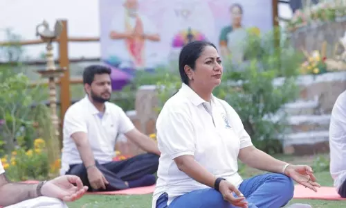 New Delhi: योग दिवस पर नीली झील के किनारे मुख्यमंत्री रेखा गुप्ता का योगाभ्यास New Delhi: योग दिवस पर नीली झील के किनारे मुख्यमंत्री रेखा गुप्ता का योगाभ्यास