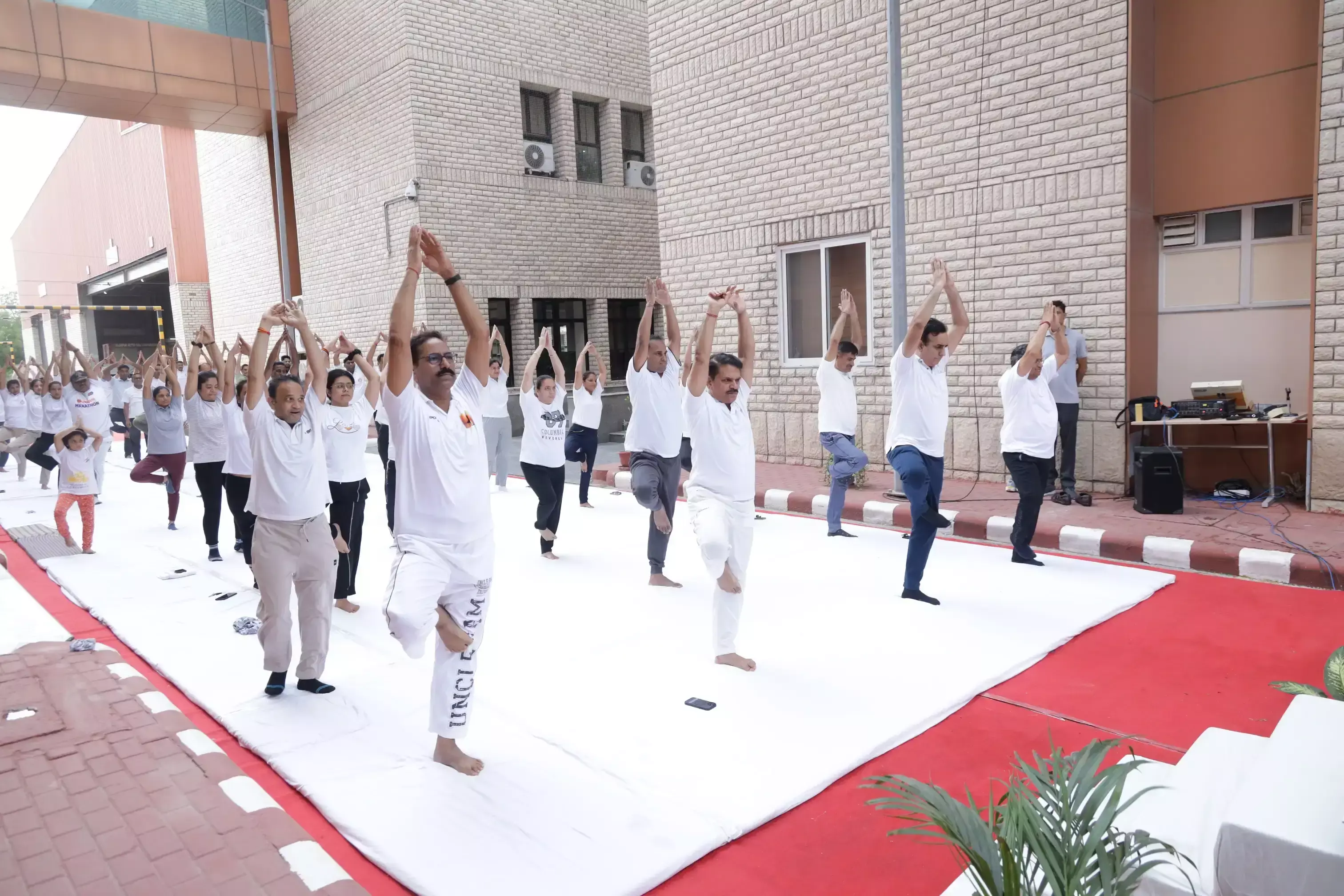 Jaipur: योग दिवस पर जयपुर मेट्रो में हुआ विशेष योग कार्यक्रम