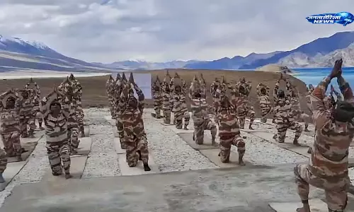 सियाचिन से कच्छ तक और समुद्री तटों से पूर्वोत्तर तक सेना ने मनाया अंतरराष्ट्रीय योग दिवस सियाचिन से कच्छ तक और समुद्री तटों से पूर्वोत्तर तक सेना ने मनाया अंतरराष्ट्रीय योग दिवस