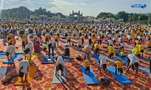 Kashmir : अंतरराष्ट्रीय योग दिवस पर हजारों लोगों की भागीदारी