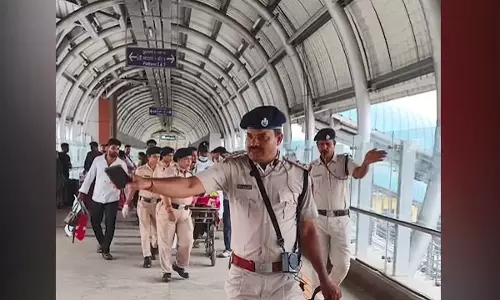 ट्रेन यात्रा के दौरान महिला ने जुड़वां बच्चों को दिया जन्म, कटक स्टेशन पर RPF मदद के लिए पहुंची