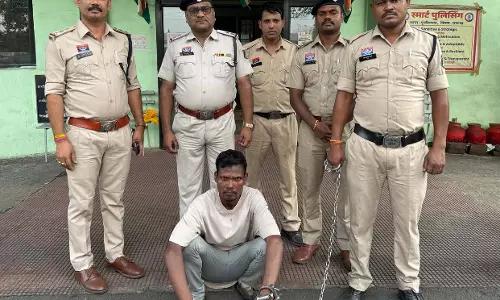 सड़क में जली हुई मिली महिला की लाश के अंधे कत्ल का खुलासा, प्रेमी गिरफ्तार