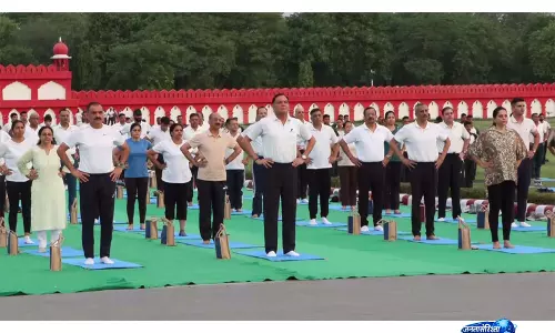 भारतीय सेना ने देशभर में अंतर्राष्ट्रीय योग दिवस मनाया, सेना प्रमुख ने Assam में कार्यक्रमों का नेतृत्व किया
