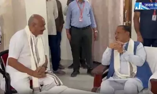 रिटायर्ड शिक्षक बृजेश पांडे के घर पहुंचे CM विष्णुदेव साय रिटायर्ड शिक्षक बृजेश पांडे के घर पहुंचे CM विष्णुदेव साय