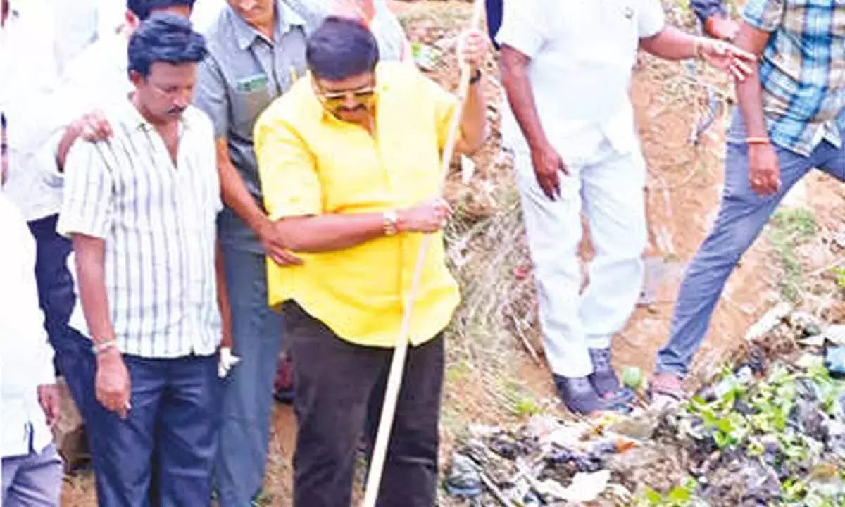 Andhra: गंगिनेनी झील को मनोरंजन केंद्र में बदलने के लिए 8.9 करोड़ रुपये मंज़ूर किए गए Andhra: गंगिनेनी झील को मनोरंजन केंद्र में बदलने के लिए 8.9 करोड़ रुपये मंज़ूर किए गए