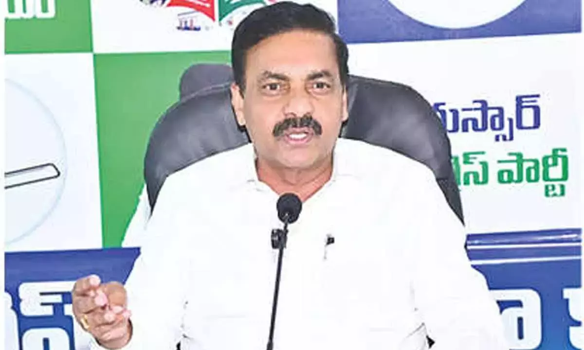 रेड बुक संविधान के शासन में लोकतांत्रिक संस्थाएं ढह गईं: काकानी रेड बुक संविधान के शासन में लोकतांत्रिक संस्थाएं ढह गईं: काकानी