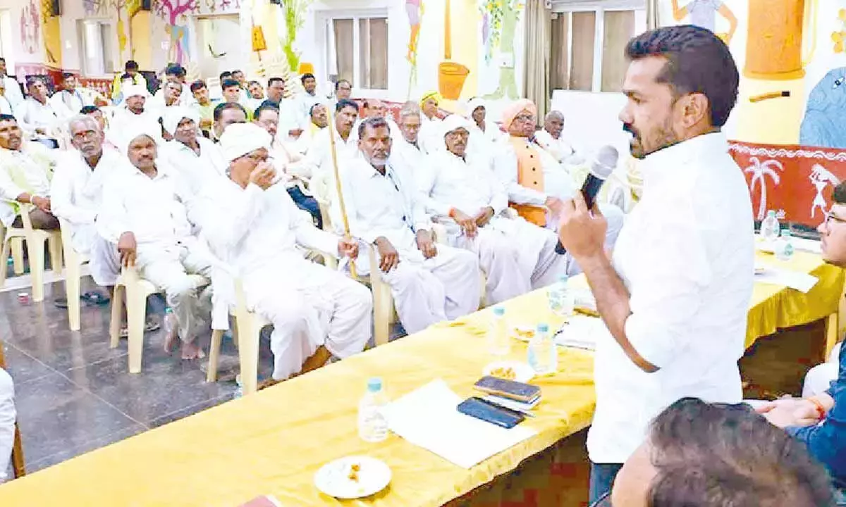 MLA वेदमा बोज्जू पटेल ने आदिवासी मुद्दे उठाए और जंगल से जुड़ी पाबंदियों पर कार्रवाई की मांग की MLA वेदमा बोज्जू पटेल ने आदिवासी मुद्दे उठाए और जंगल से जुड़ी पाबंदियों पर कार्रवाई की मांग की