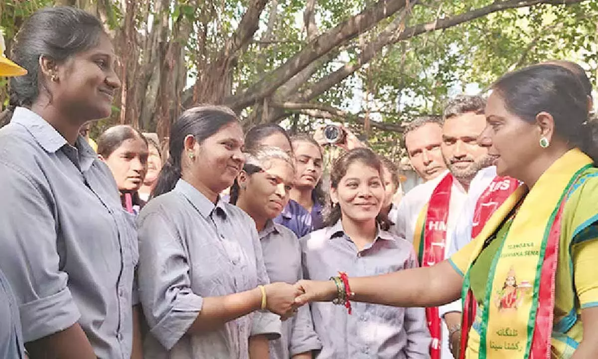 Telangana: कविता ने सिंगरेनी कर्मचारियों का मुद्दा उठाया, राज्यव्यापी विरोध की चेतावनी दी Telangana: कविता ने सिंगरेनी कर्मचारियों का मुद्दा उठाया, राज्यव्यापी विरोध की चेतावनी दी