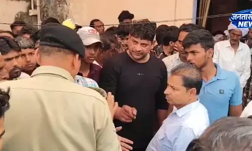 धनबाद में युवक का शव बरामद, हत्या या हादसा