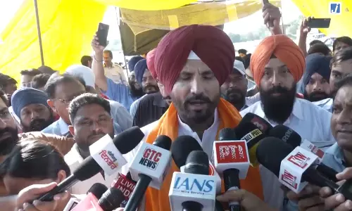 कैब-ऑटो ड्राइवरों का 21 दिन से चल रहा प्रदर्शन, कांग्रेस नेता राणा वड़िंग पहुंचे कैब-ऑटो ड्राइवरों का 21 दिन से चल रहा प्रदर्शन, कांग्रेस नेता राणा वड़िंग पहुंचे