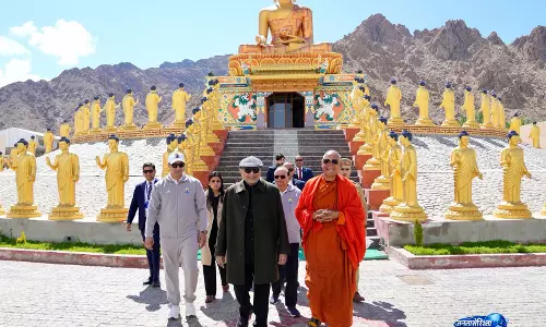 उपराष्ट्रपति राधाकृष्णन ने Leh के बुद्धा पार्क ऑफ पीस का दौरा किया, मानवीय पहलों की सराहना