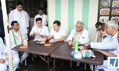 राहुल गांधी की सीनियर नेताओं से चर्चा...जिलाध्यक्षों को दी स्पेशल टिप्स, चाय पीने भी पहुंचे