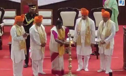 राष्ट्रपति द्रौपदी मुर्मू ने रानी दुर्गावती विश्वविद्यालय के दीक्षांत समारोह में छात्रों को किया सम्मानित राष्ट्रपति द्रौपदी मुर्मू ने रानी दुर्गावती विश्वविद्यालय के दीक्षांत समारोह में छात्रों को किया सम्मानित