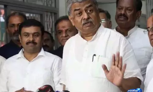 बीके हरिप्रसाद ने संभाला KPCC अध्यक्ष पद, संविधान को बताया “पार्टी की पवित्र पुस्तक” बीके हरिप्रसाद ने संभाला KPCC अध्यक्ष पद, संविधान को बताया “पार्टी की पवित्र पुस्तक”
