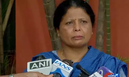 शिवसेना UBT की सुषमा अंधारे का हमला: बागी सांसदों पर उठाए सवाल शिवसेना UBT की सुषमा अंधारे का हमला: बागी सांसदों पर उठाए सवाल